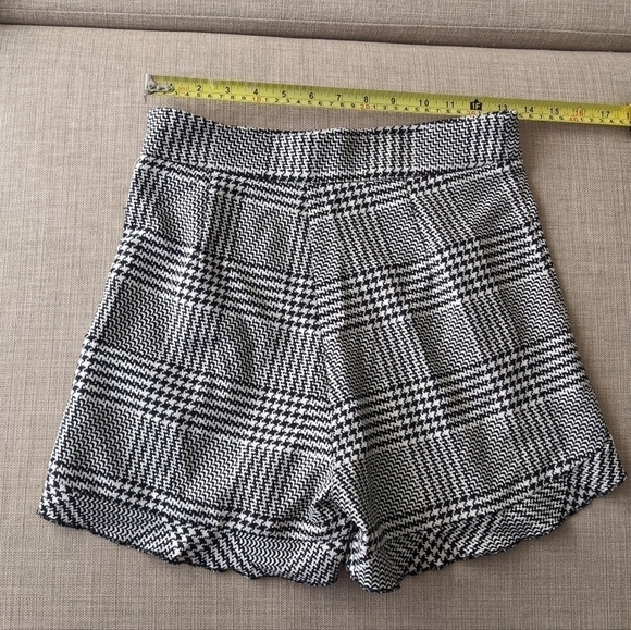 ZARA plaid houndstooth ruffle flounce shorts size small black white high rise @R - Picture 5 of 9